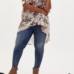 Torrid Straight Medium Wash Jeans Size 16T